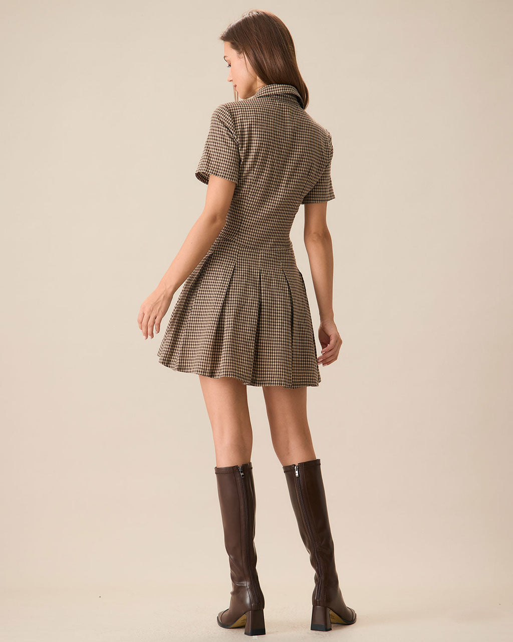 Vestido corto plisado a cuadros marrón con solapas
