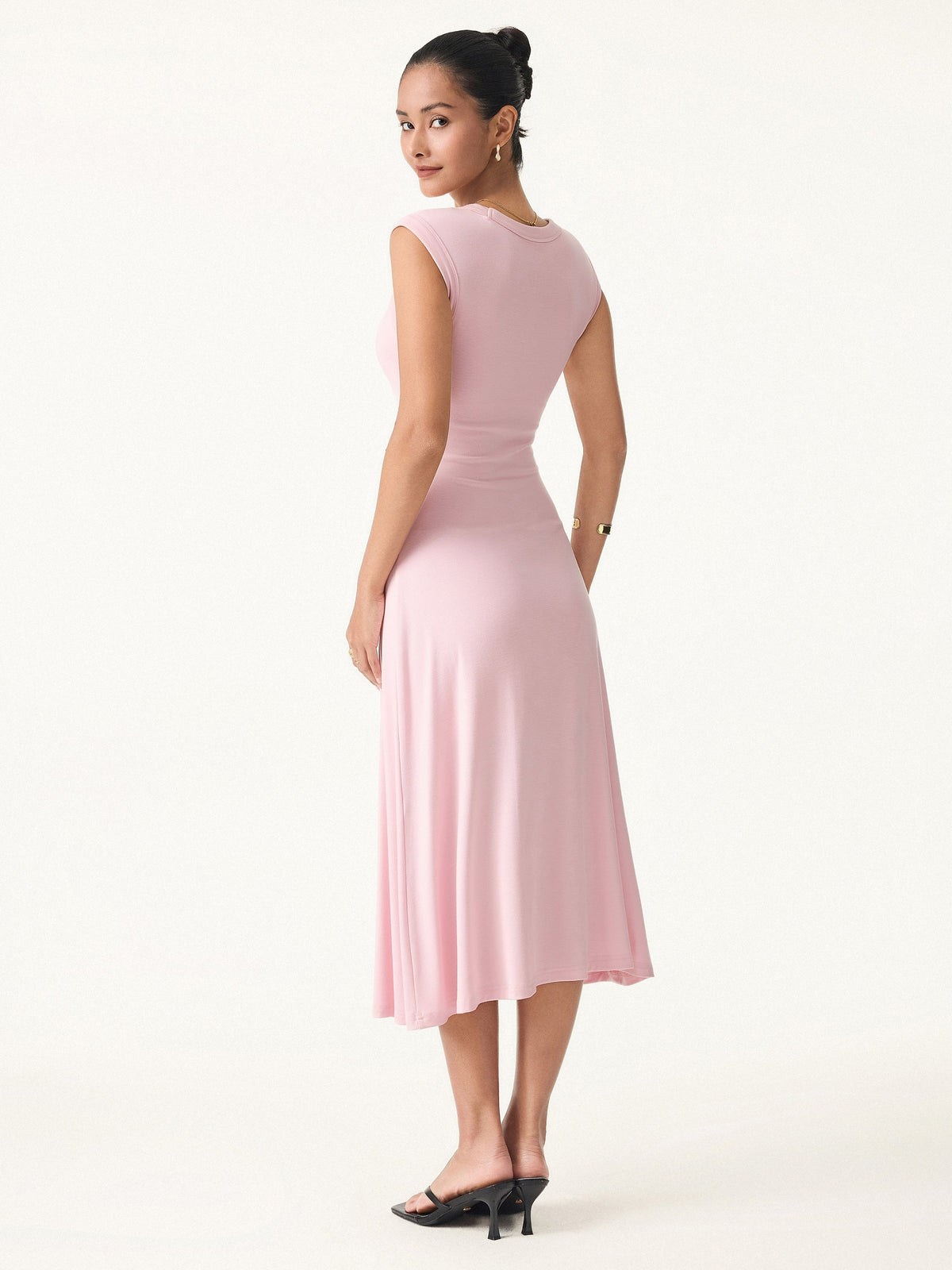Vestido midi brami de escote redondo con fruncido lateral