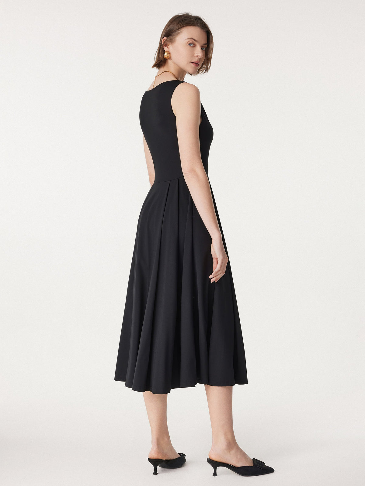 Vestido midi brami de cuello barco en punto de bambú
