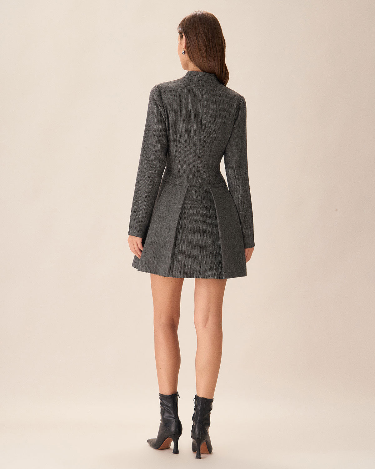 Vestido mini plisado gris con botones