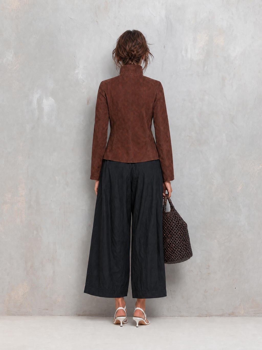 Pantalón negro tramado cropped casual