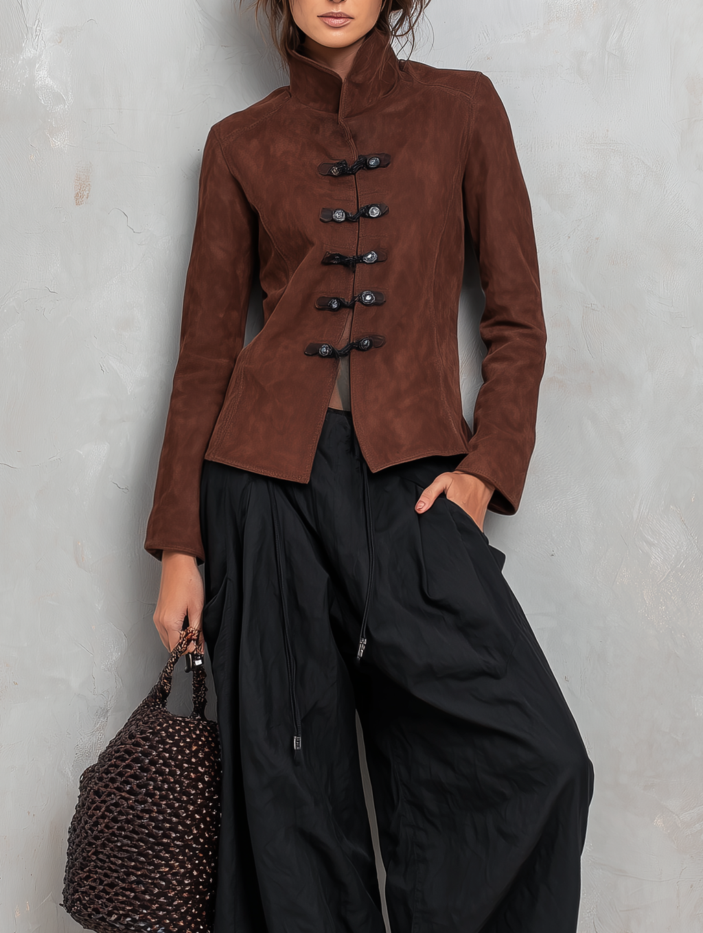 Pantalón negro tramado cropped casual