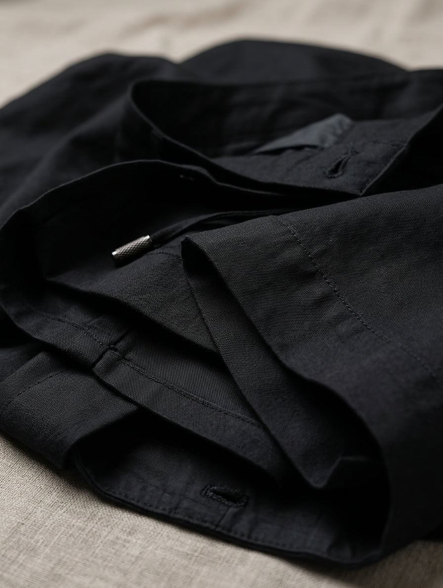 Pantalón negro tramado cropped casual