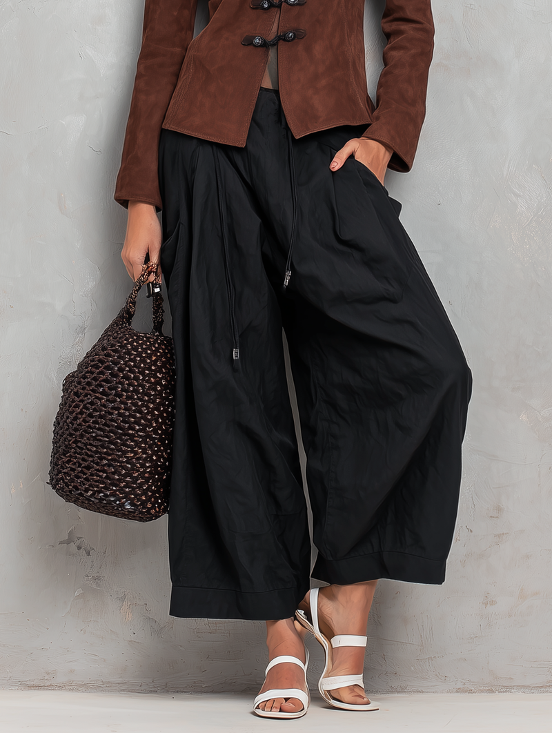 Pantalón negro tramado cropped casual