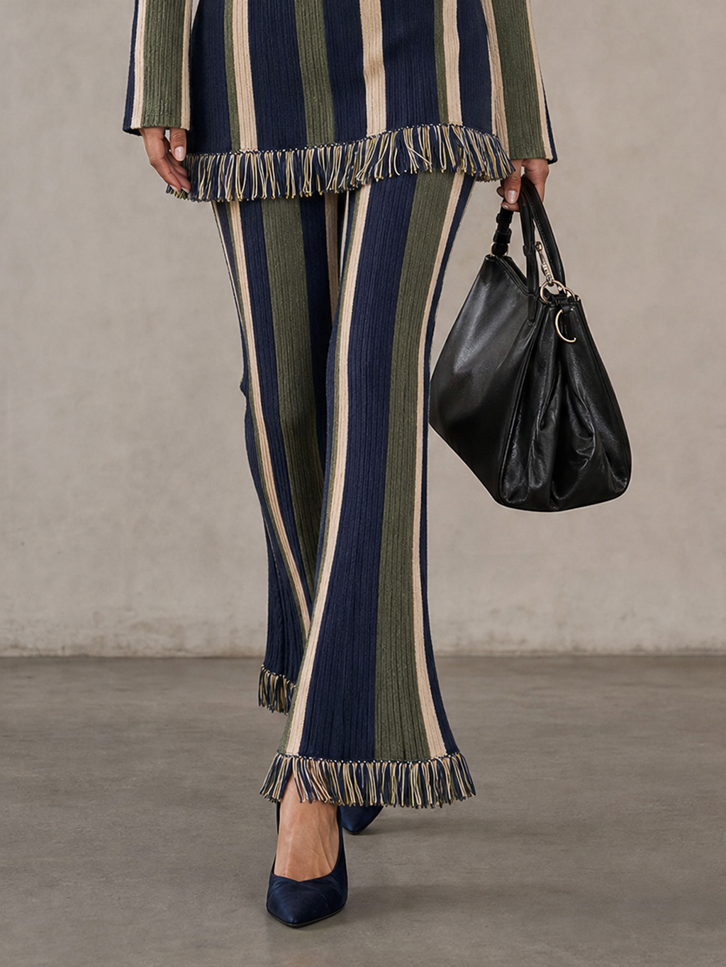 Pantalón acampanado de punto a rayas