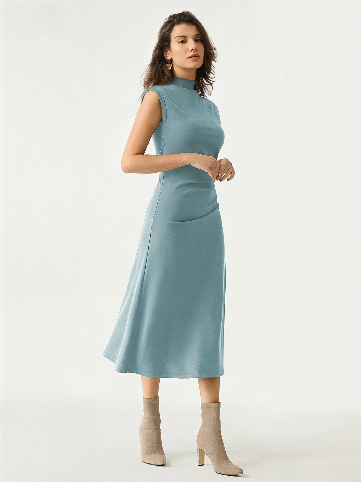 Vestido midi de cuello alto con pinzas