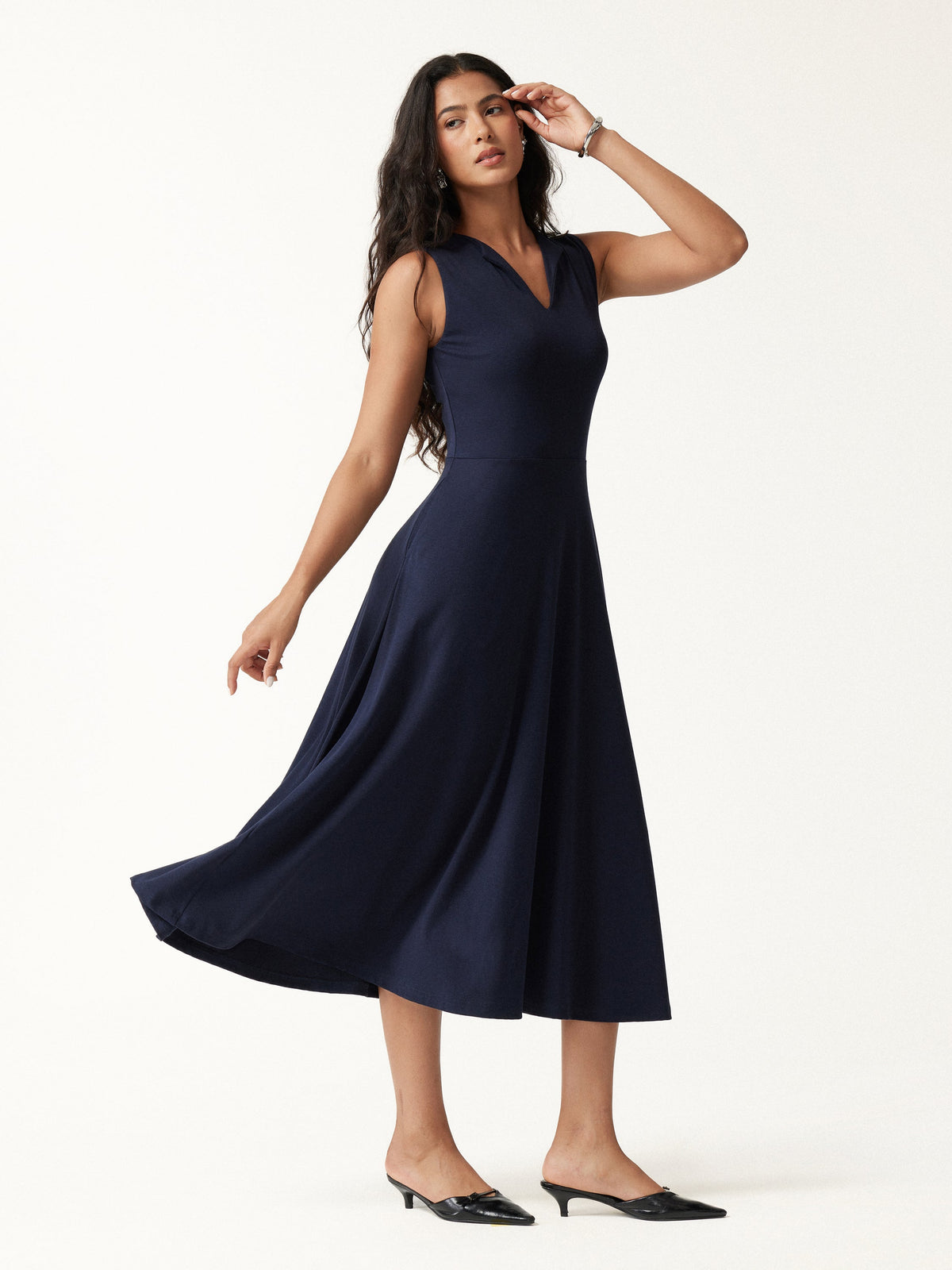 Vestido midi brami acanalado de cuello en V y línea A