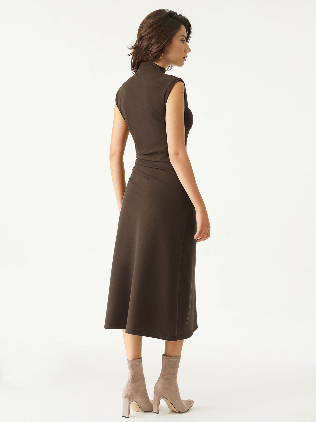 Vestido midi de cuello alto con pinzas