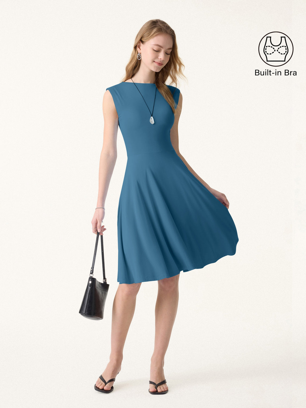 Vestido brami mini de cuello barco y hombros anchos con bolsillos