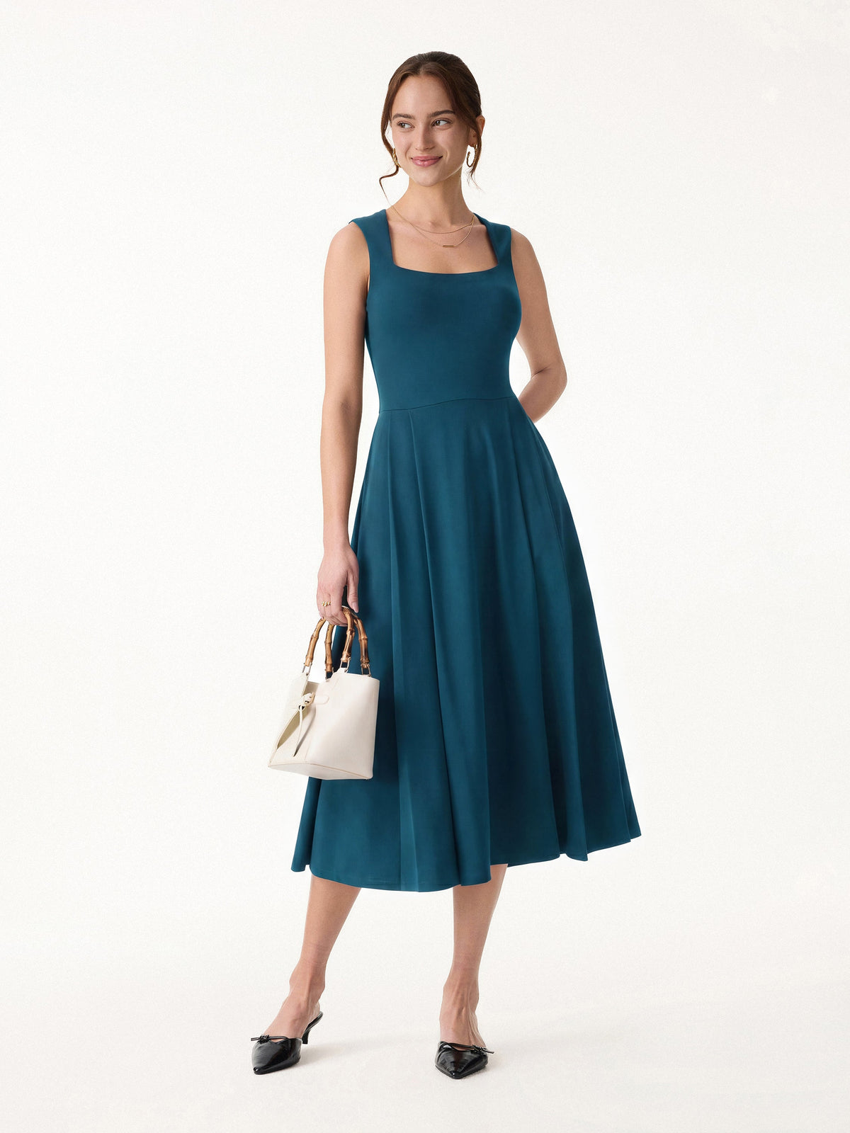 Vestido midi negro brami de cuello cuadrado