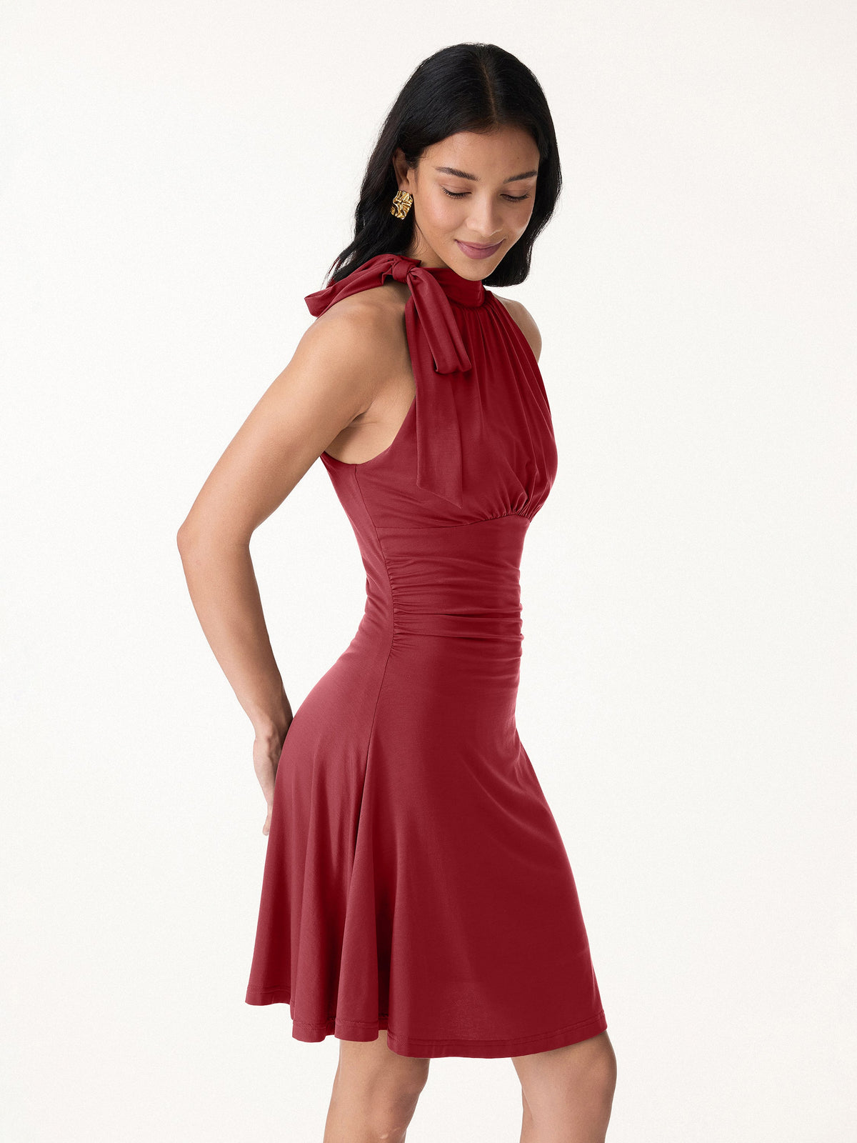 Vestido brami mini de cuello alto con lazo y fruncido