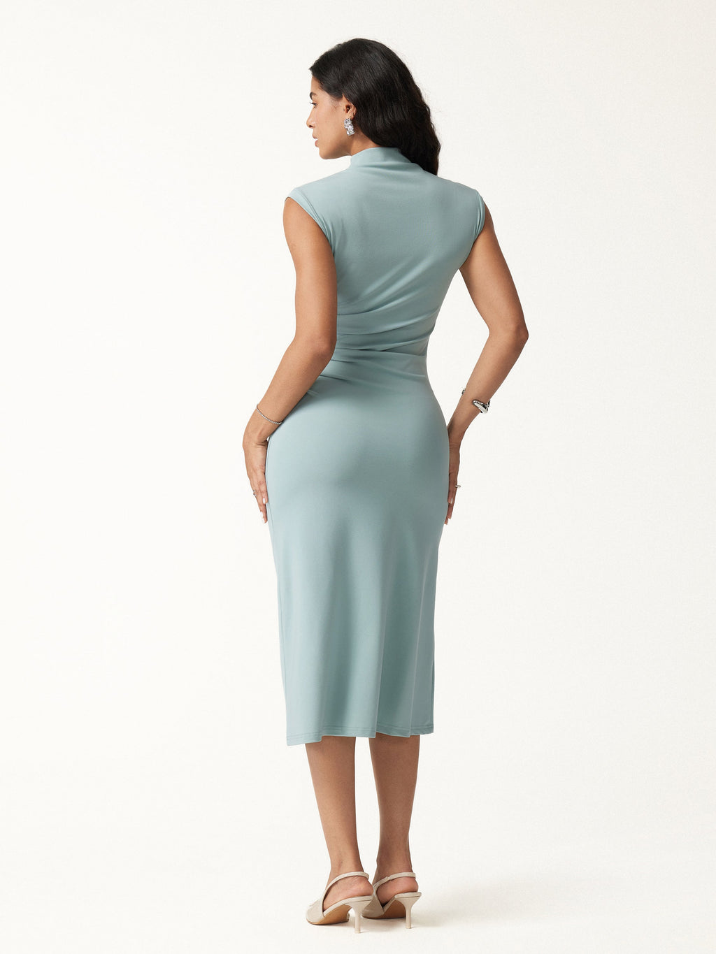 Vestido midi de cuello alto con pinzas