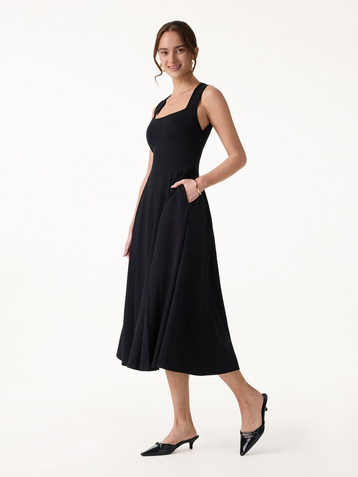 Vestido midi negro brami de cuello cuadrado