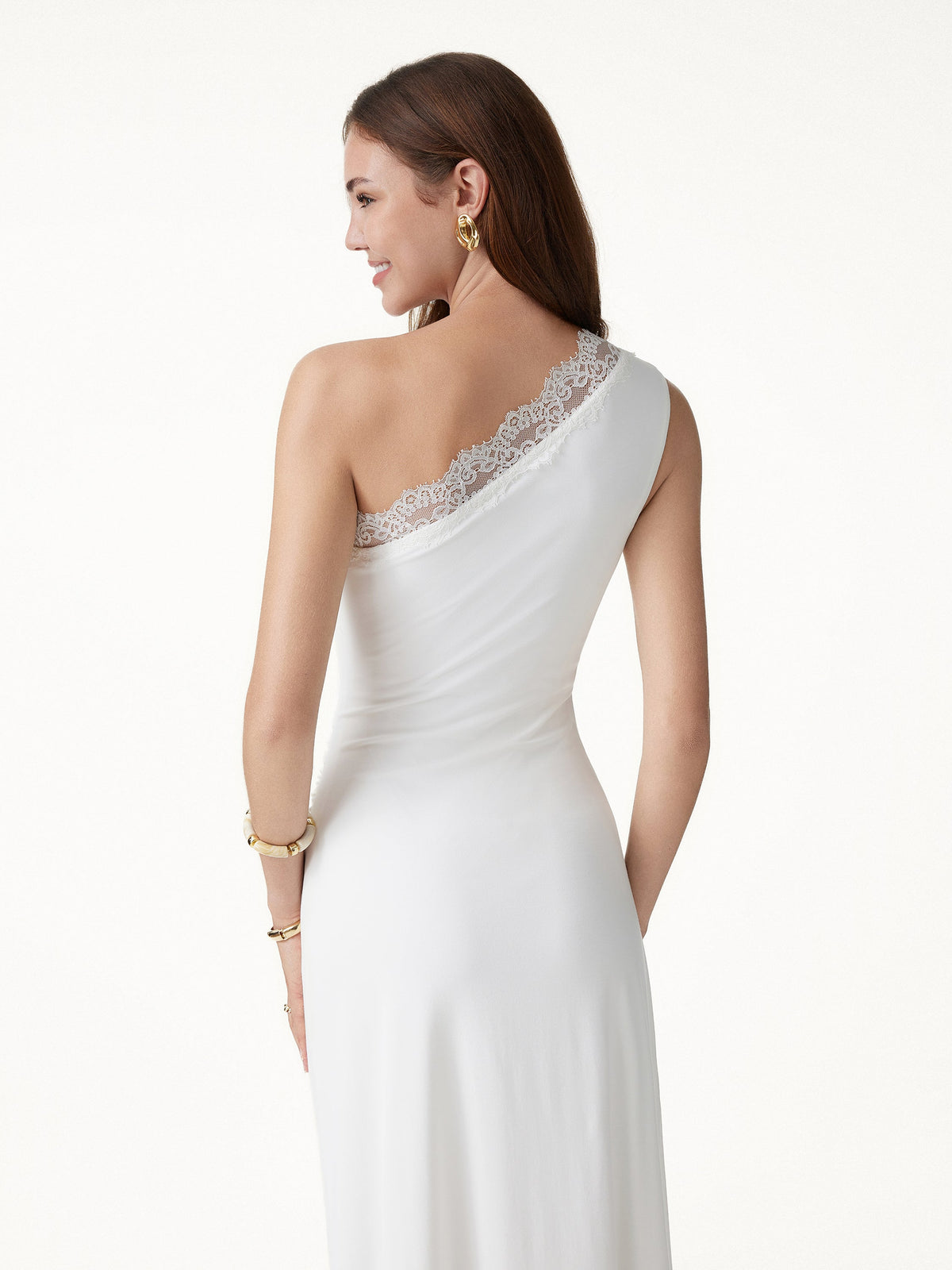 Vestido brami midi de un hombro con fruncido y ribete de encaje