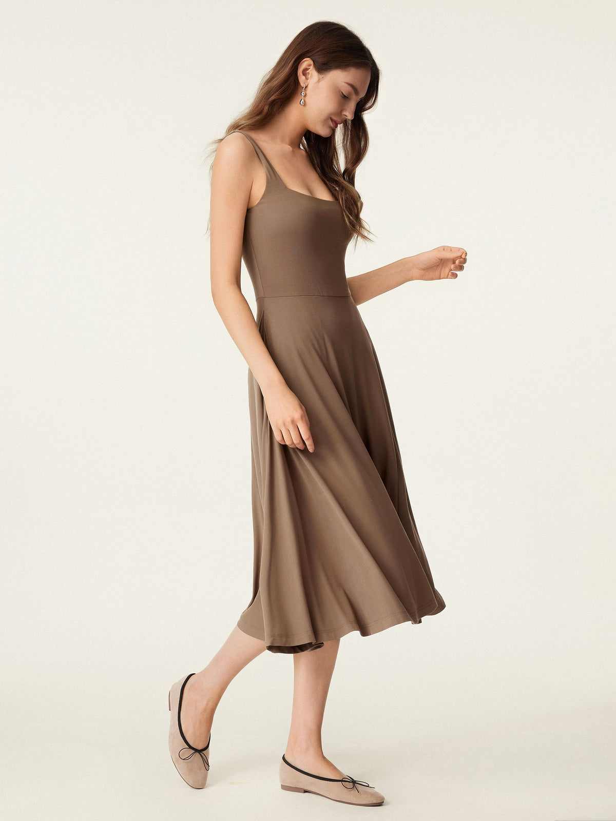 Vestido brami midi vaporoso de cuello cuadrado