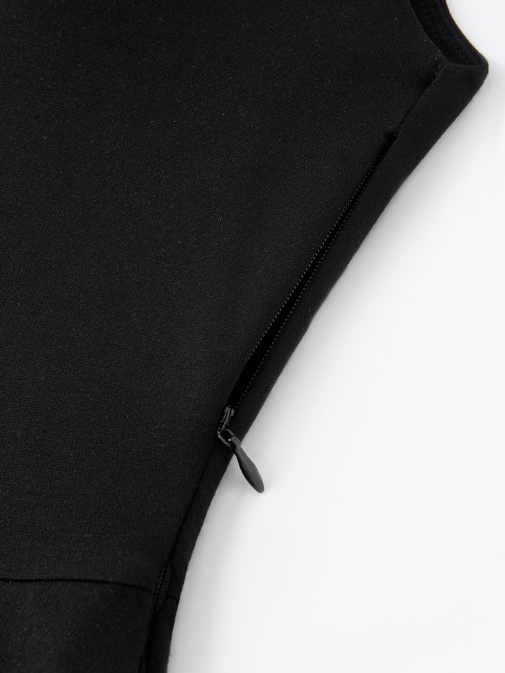 Vestido midi negro brami de cuello cuadrado