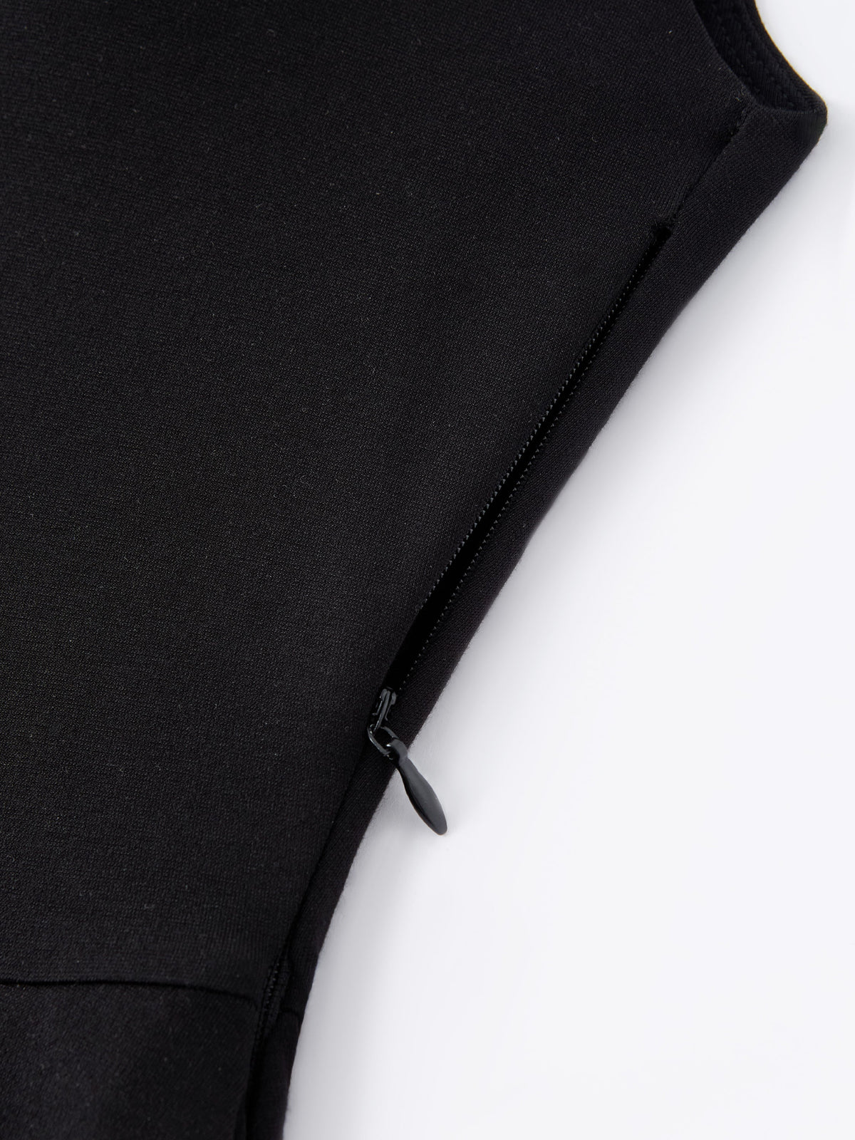 Vestido midi negro brami de cuello cuadrado
