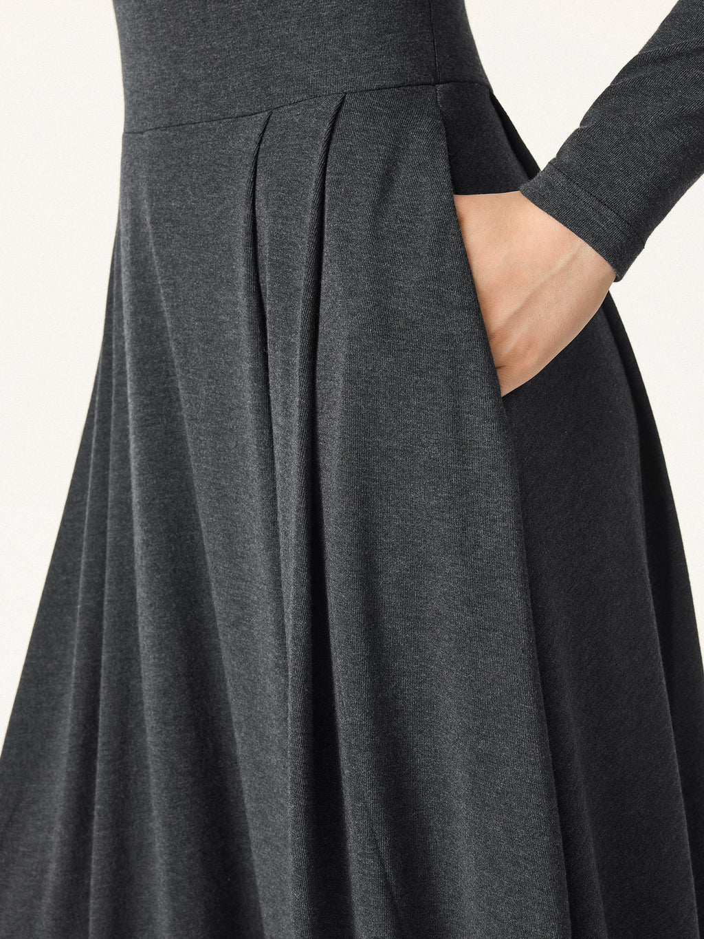 Vestido brami midi de cuello alto plisado con bolsillos