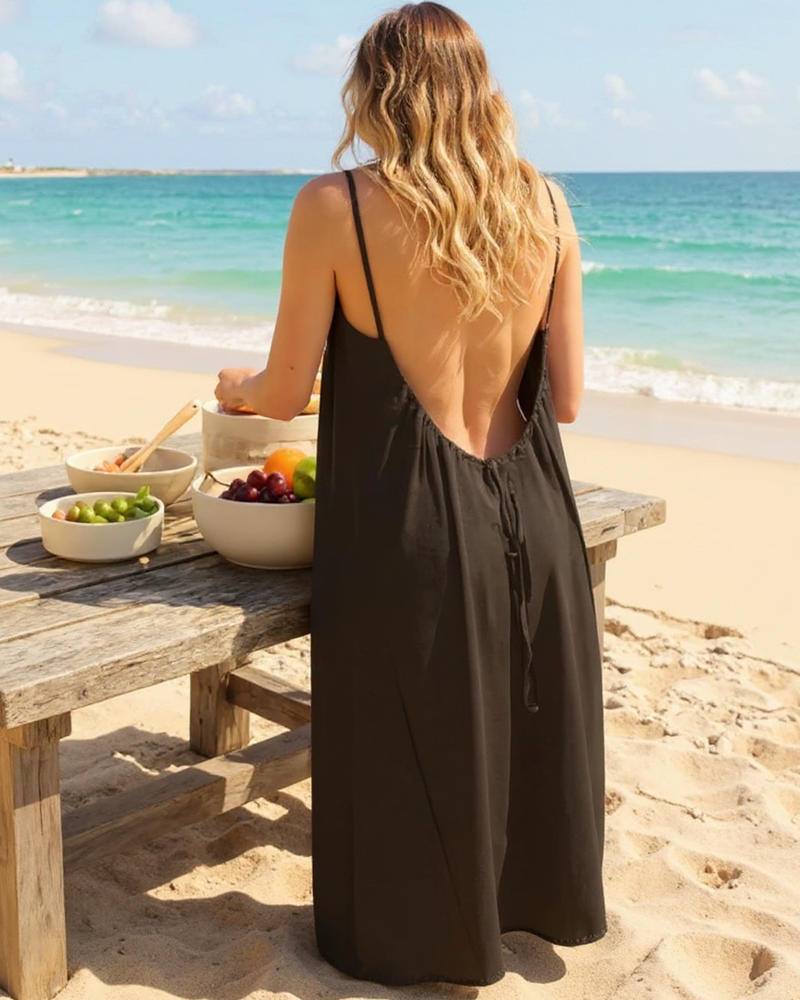 Vestido con espalda descubierta y tirantes finos
