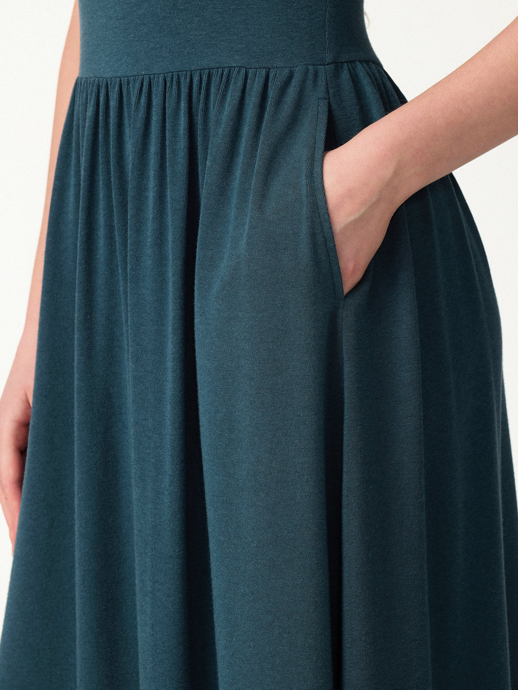 Vestido brami midi evasé de cuello redondo con mangas a los codos y bolsillos