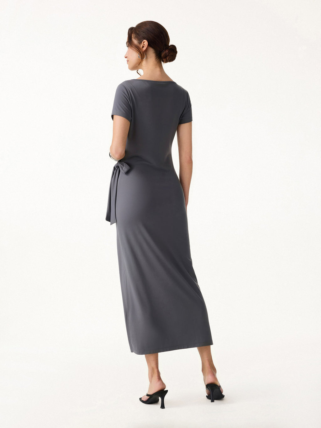 Vestido midi con lazo lateral en la cintura y abertura