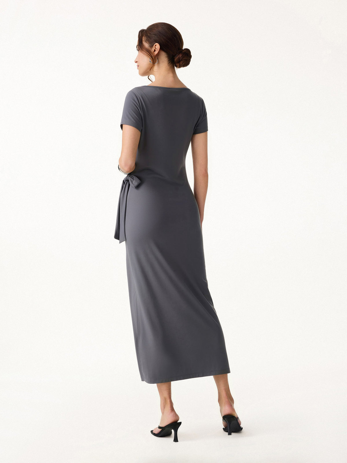 Vestido midi con lazo lateral en la cintura y abertura