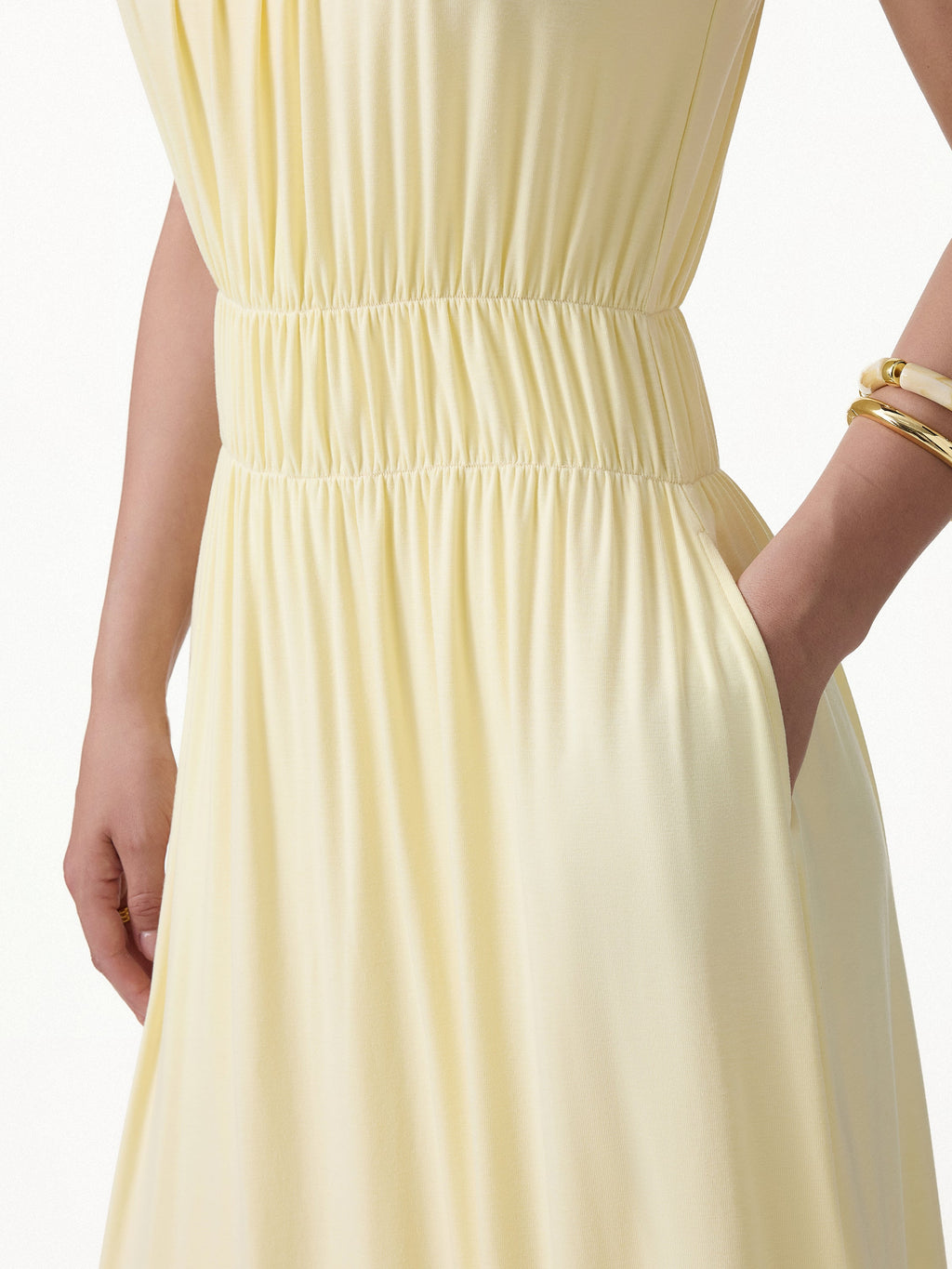 Vestido brami midi de cuello en U fruncido con tirantes finos y bolsillos