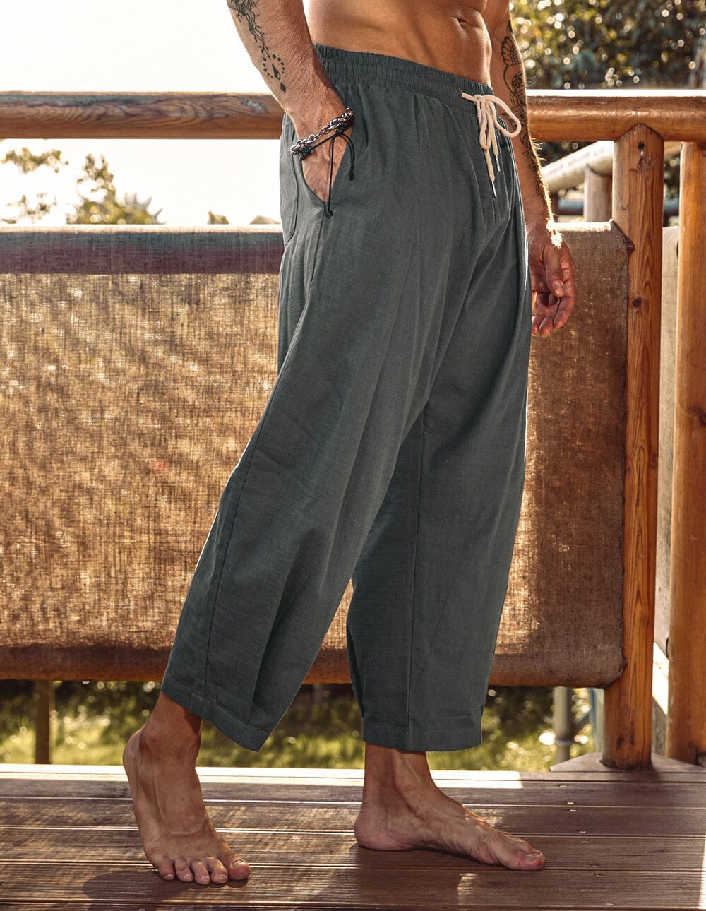 Pantalón harem holgado con bolsillos