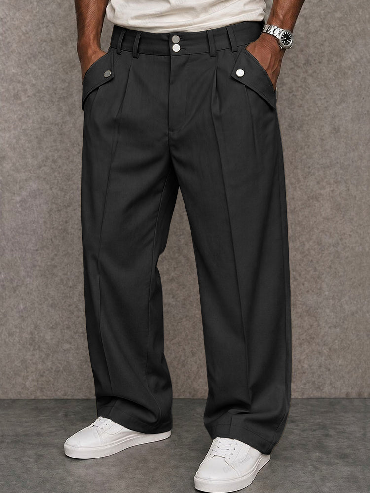 Pantalón moderno con detalle de botón