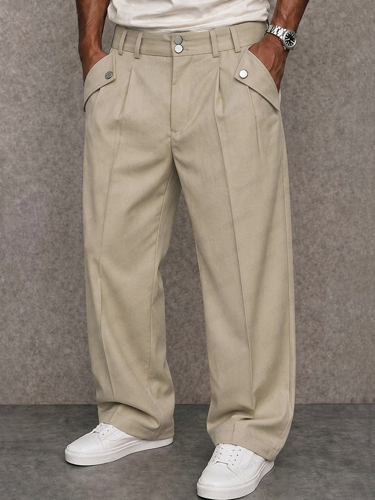 Pantalón moderno con detalle de botón