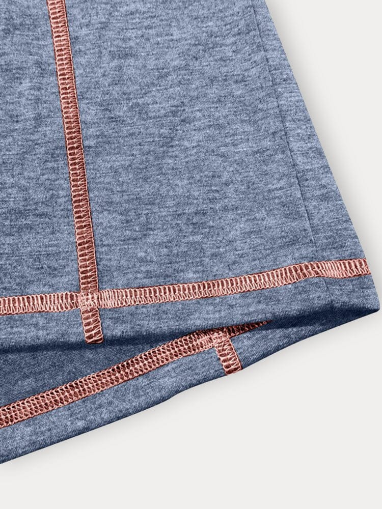Camisa cómoda y versátil con costuras de contraste