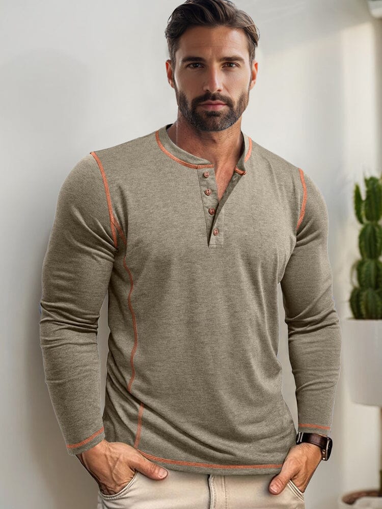 Camisa cómoda y versátil con costuras de contraste