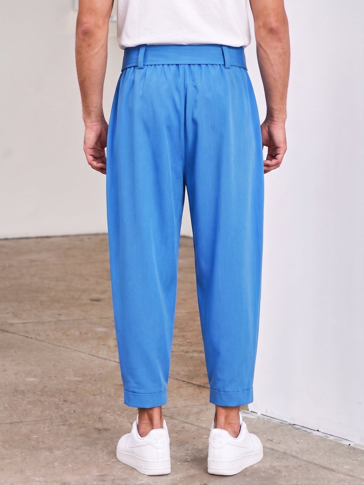 Pantalón harem cropped plisado con cinturón