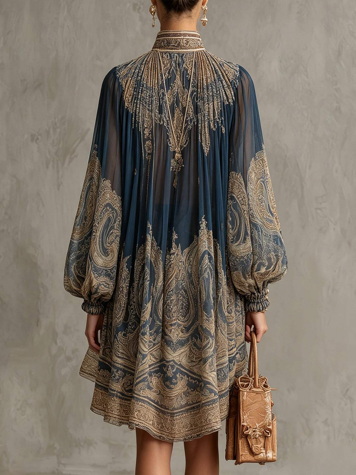 Vestido corto Iris de cuello alto con mangas de volante