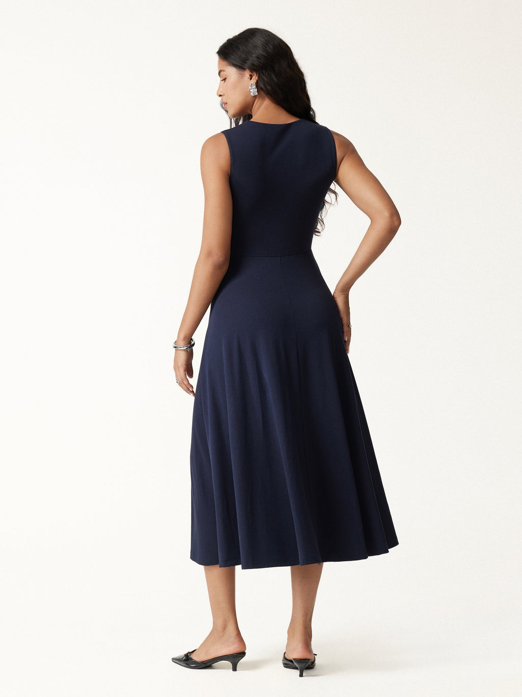 Vestido midi brami acanalado de cuello en V y línea A