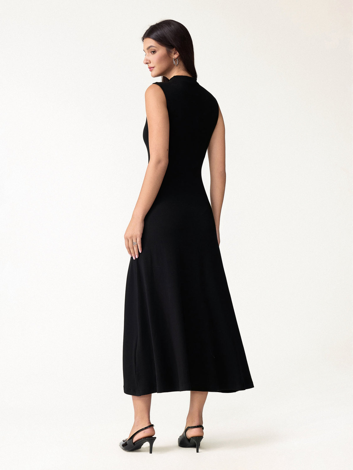 Vestido brami midi línea A de cuello alto sin mangas