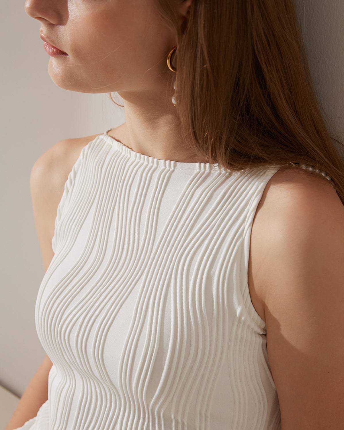 Vestido de tirantes con textura de ondas de agua