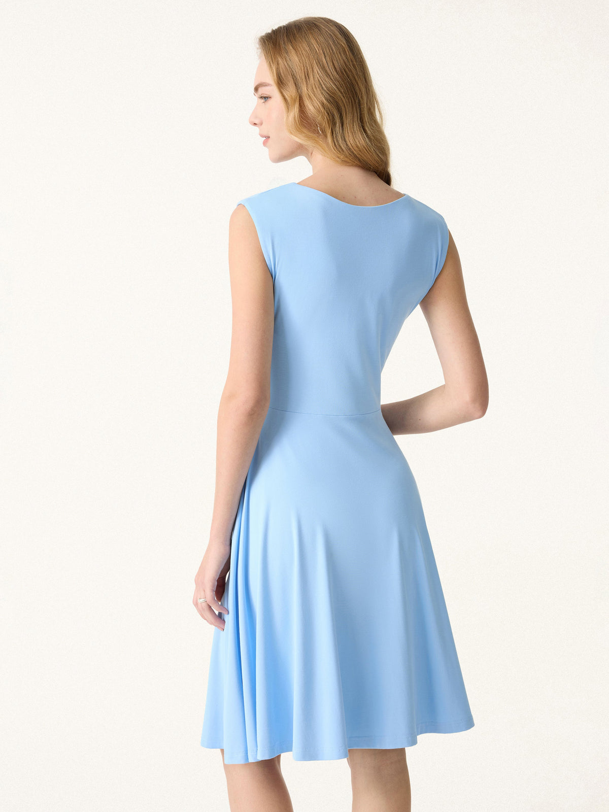 Vestido brami mini de cuello barco y hombros anchos con bolsillos