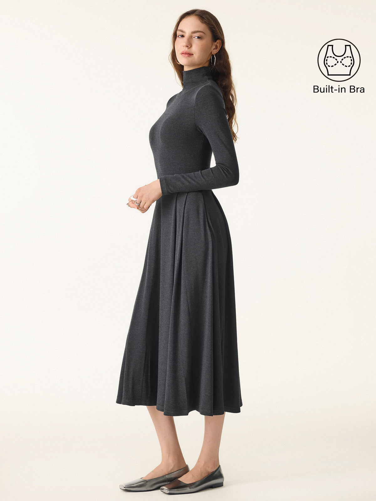 Vestido brami midi de cuello alto plisado con bolsillos