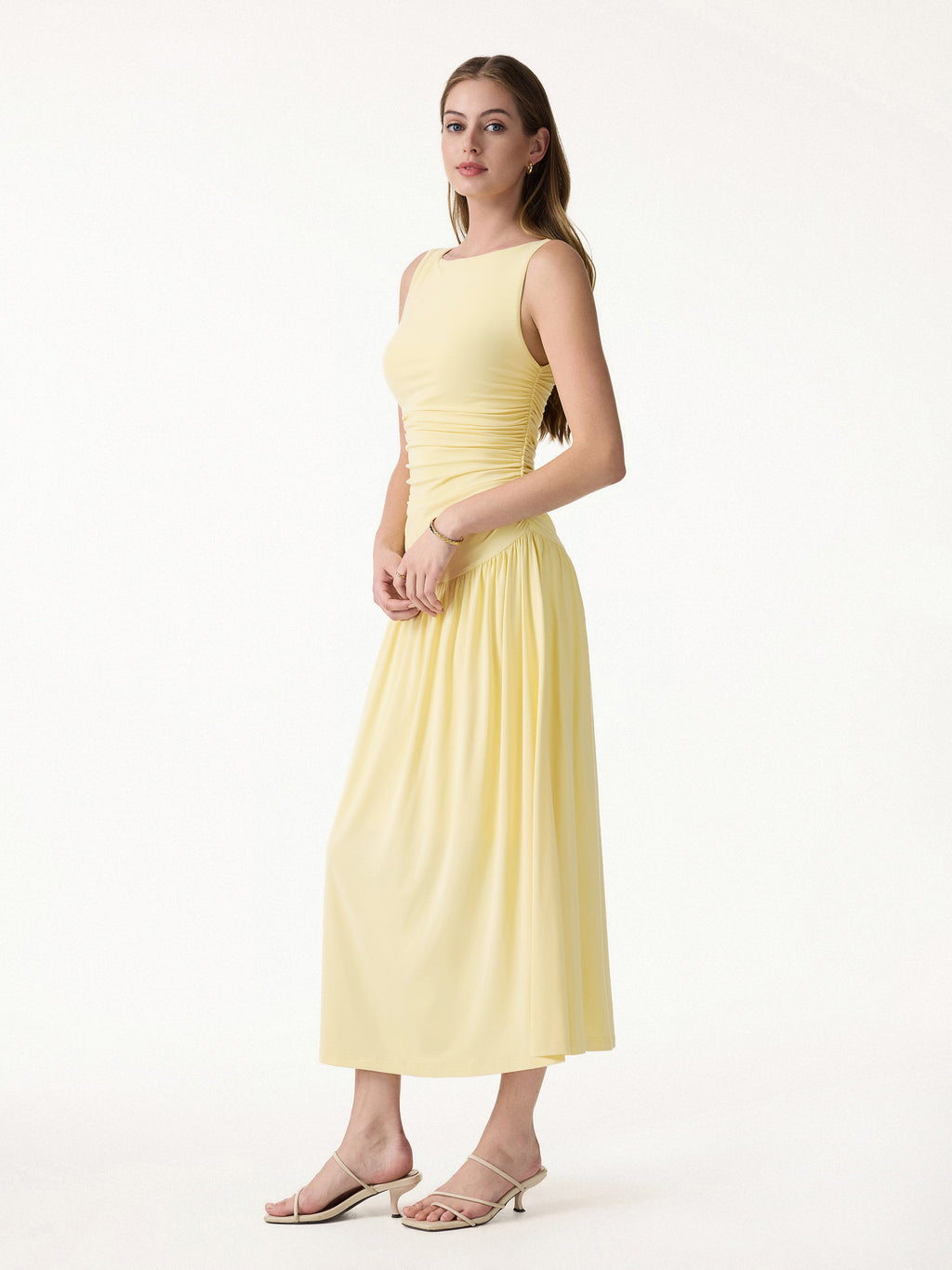 Vestido brami midi de cuello barco fruncido