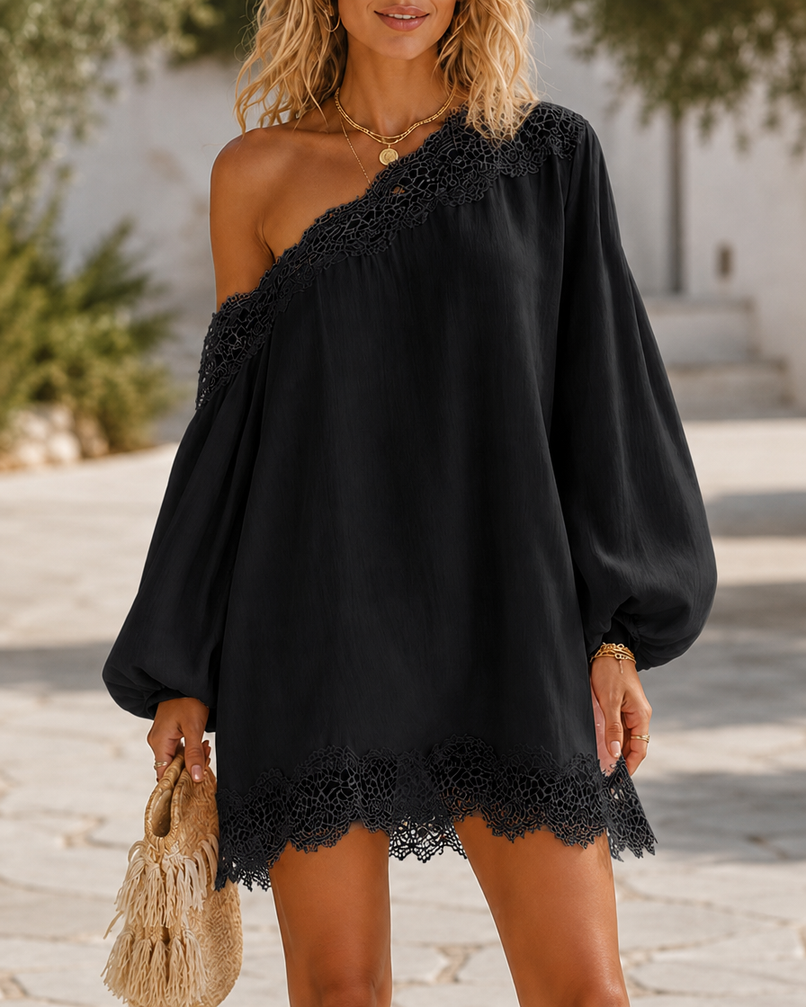 Vestido corto de un hombro con encaje y manga farol