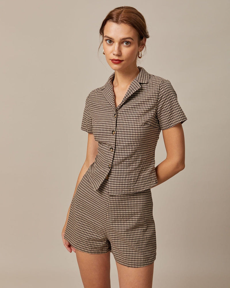 Blusa marrón de manga corta con solapas de cuadros gingham