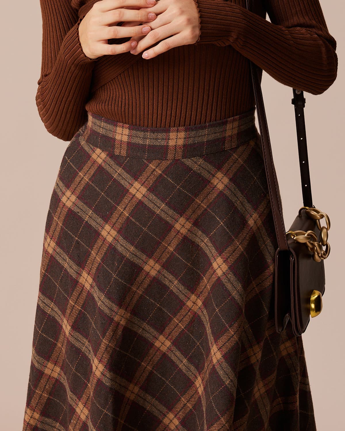 Falda midi de cuadros marrón con cintura elástica y corte en A