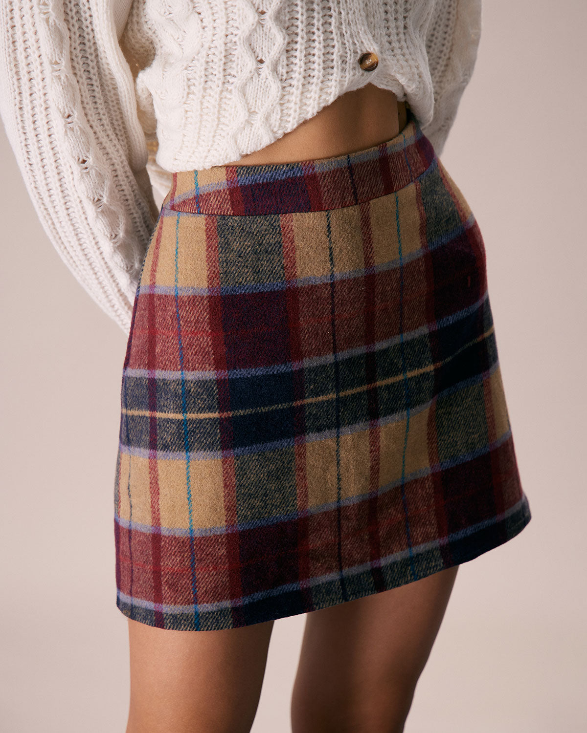 Falda corta de tweed a cuadros rojos con cremallera