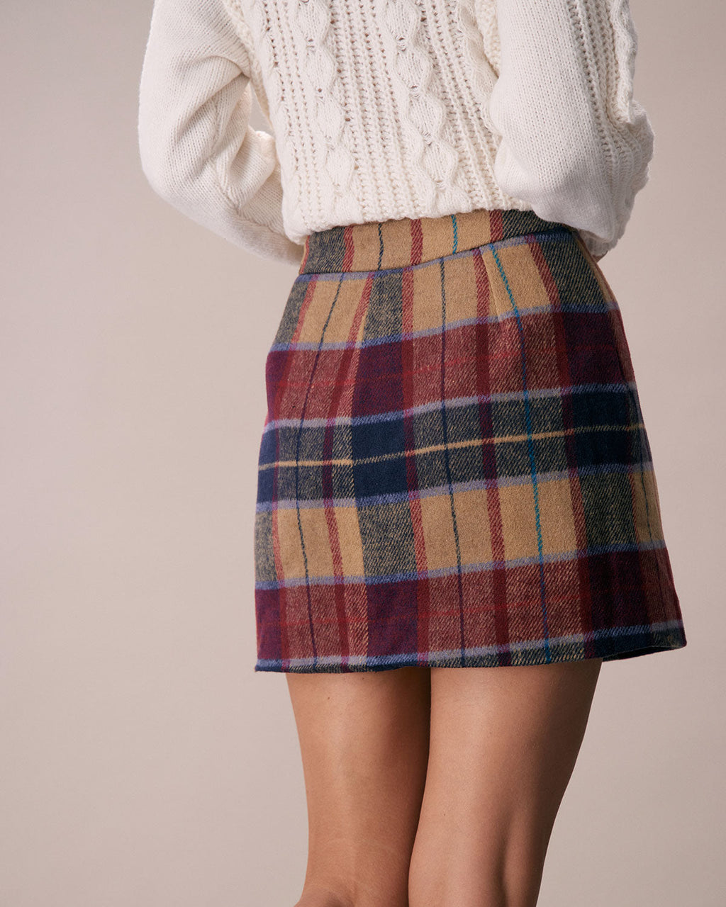 Falda corta de tweed a cuadros rojos con cremallera