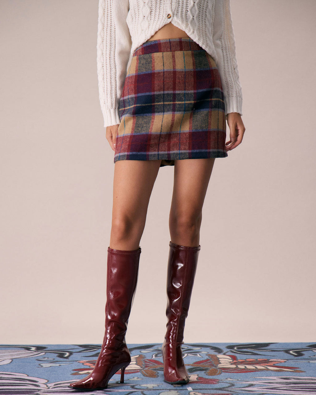Falda corta de tweed a cuadros rojos con cremallera