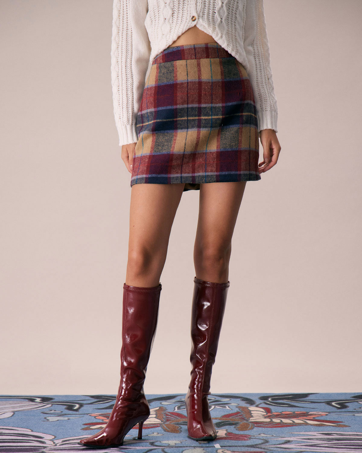 Falda corta de tweed a cuadros rojos con cremallera