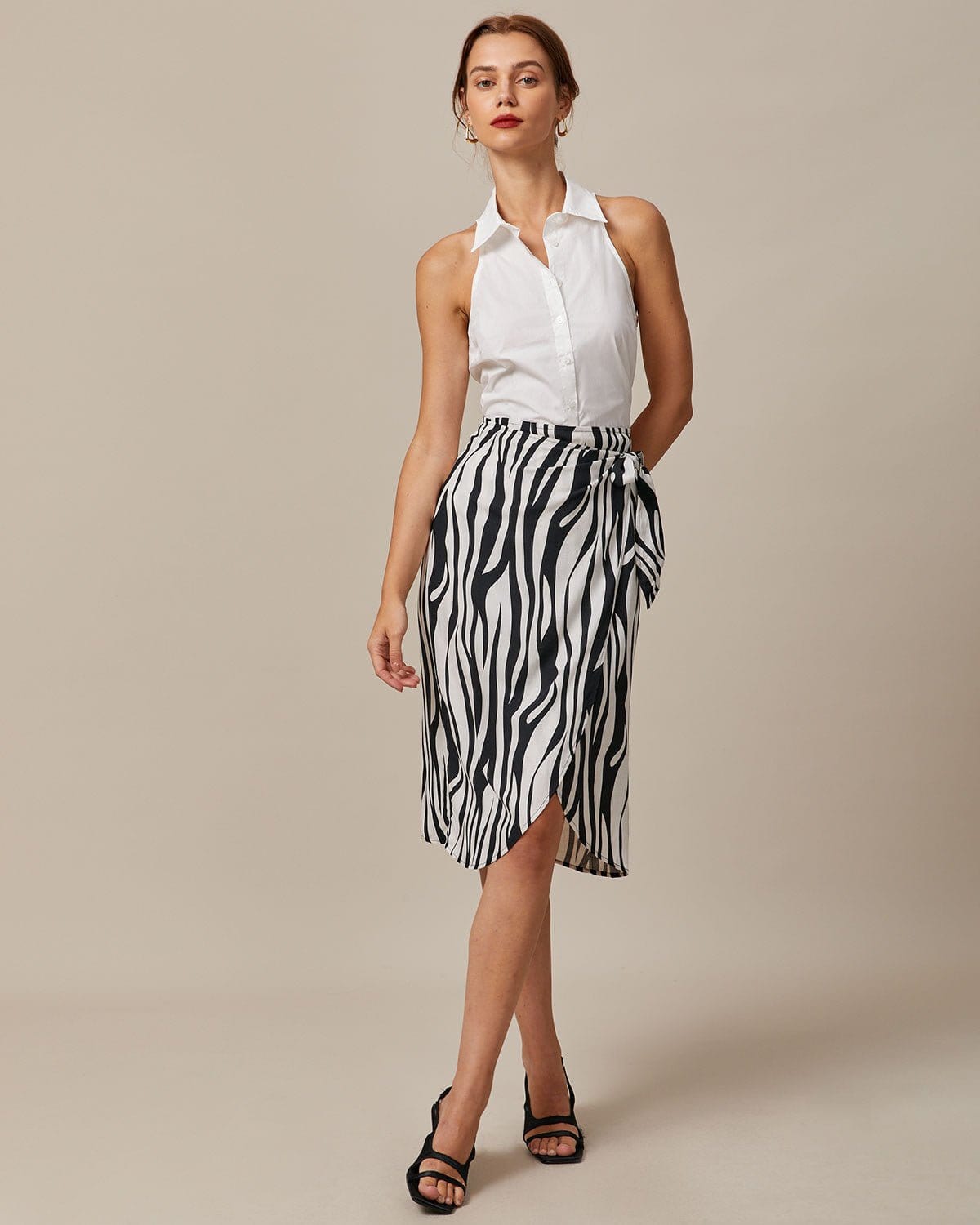 Camisa blanca sin mangas con cuello y botones