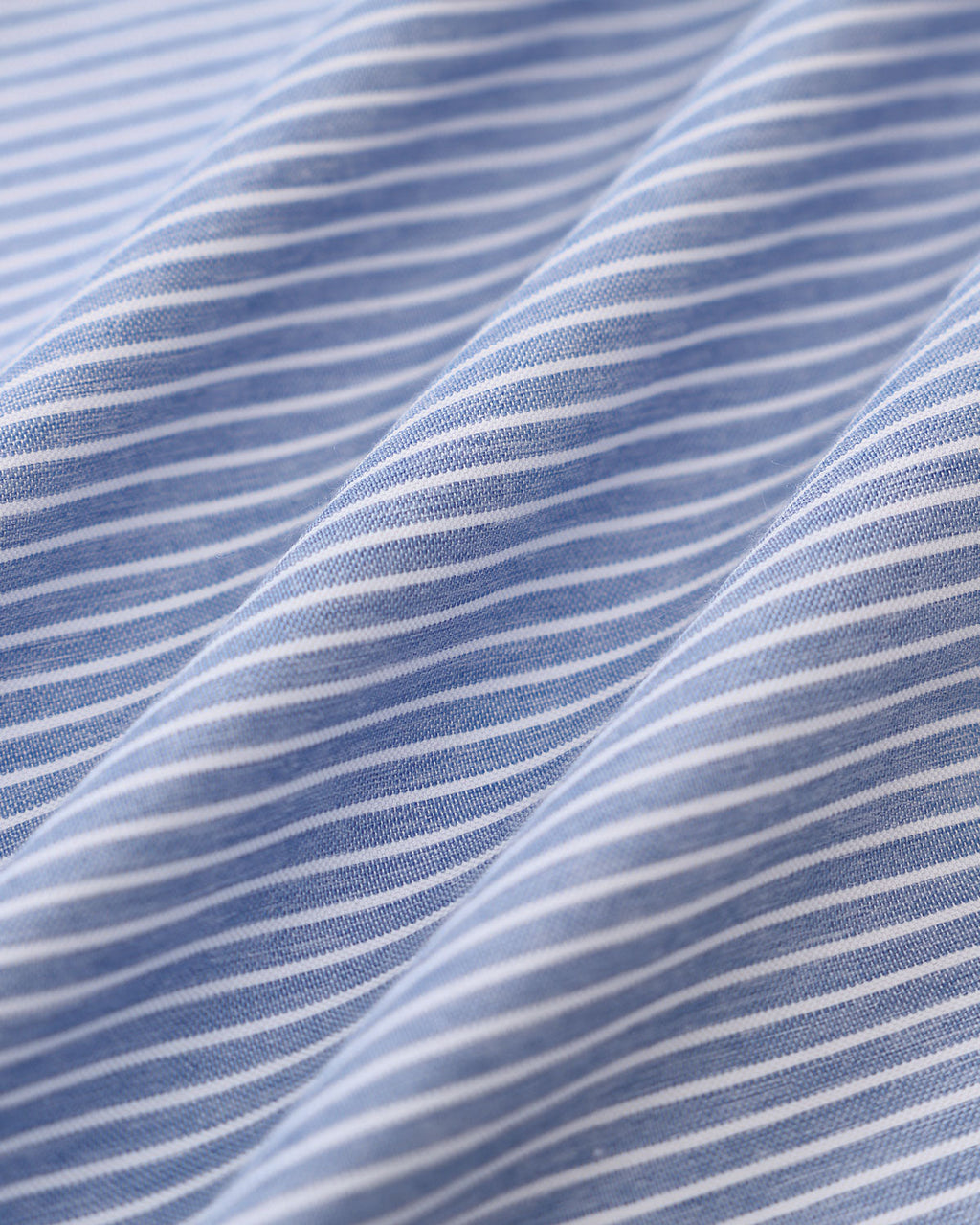 Vestido corto azul a rayas con botones