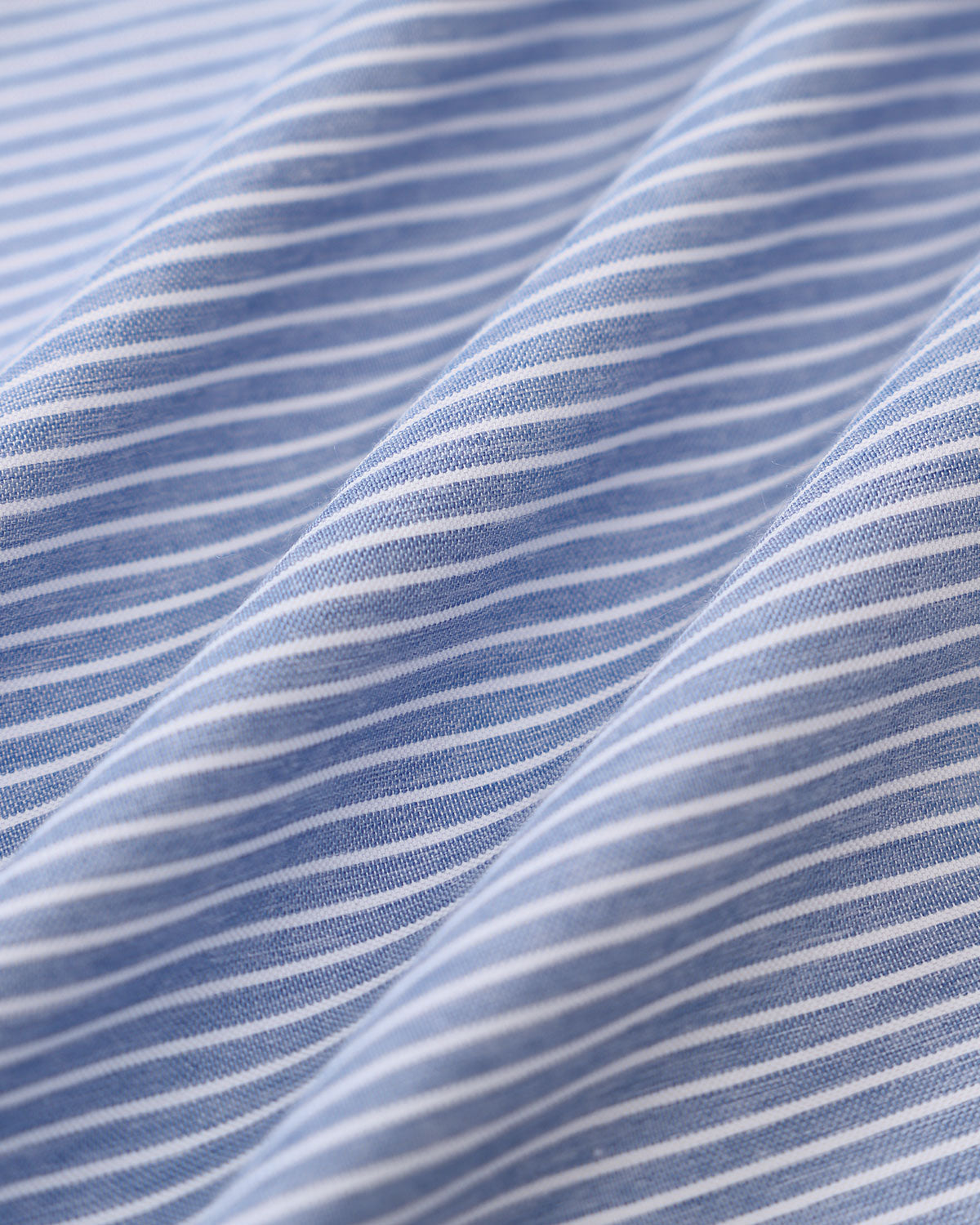 Vestido corto azul a rayas con botones